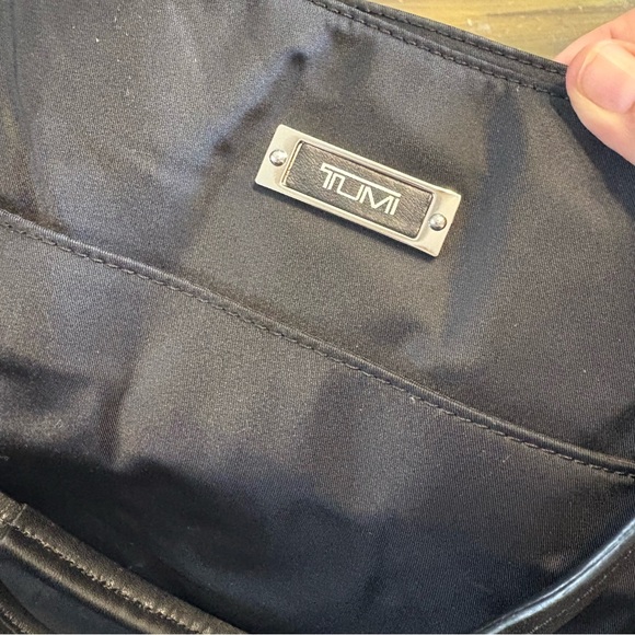 Tumi Black Nylon Travel Tote Cary On Voyager Everyday Top Zip Leather Logo - Picture 15 of 16